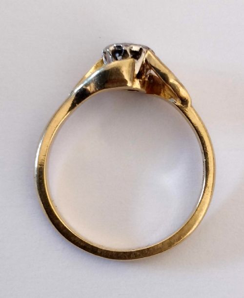 MID 20TH CENTURY 18CT GOLD DIAMOND ENGAGEMENT SOLITAIRE RING SIZE O - ADDITIONAL PHOTO 3