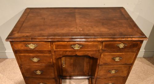 QUEEN ANNE STYLE WALNUT KNEEHOLE DESK - ADDITIONAL PHOTO 3