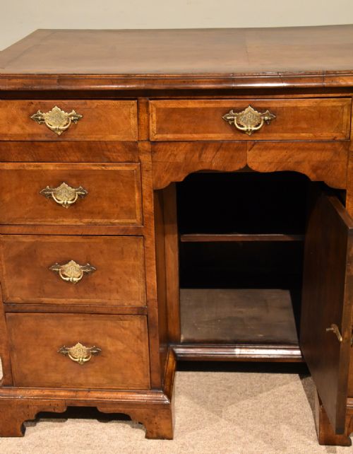 QUEEN ANNE STYLE WALNUT KNEEHOLE DESK - ADDITIONAL PHOTO 4