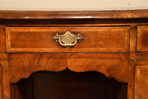 QUEEN ANNE STYLE WALNUT KNEEHOLE DESK - ADDITIONAL PHOTO 5