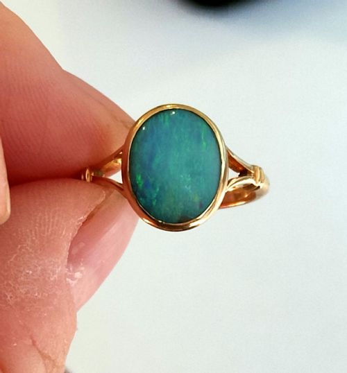 ART DECO 18CT GOLD AND OPAL DOUBLET SOLITAIRE RING - ADDITIONAL PHOTO 2