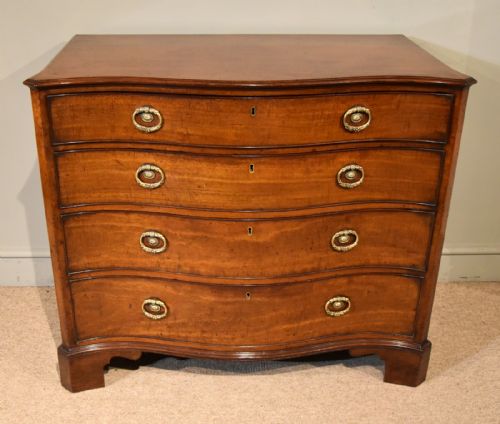 george iii serpentine mahogany chest of drawers - CATEGORY: ANTIQUE CHEST OF DRAWERS - DATED 18TH CENTURY