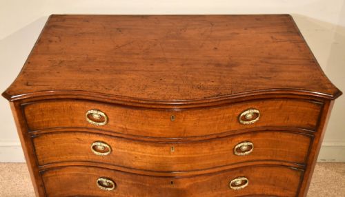 GEORGE III SERPENTINE MAHOGANY CHEST OF DRAWERS - ADDITIONAL PHOTO 5