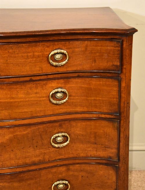 GEORGE III SERPENTINE MAHOGANY CHEST OF DRAWERS - ADDITIONAL PHOTO 6