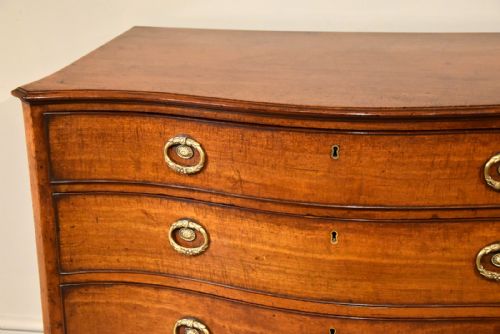GEORGE III SERPENTINE MAHOGANY CHEST OF DRAWERS - ADDITIONAL PHOTO 7