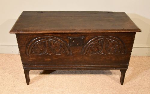 17TH CENTURY OAK SIX PLANK COFFER - ADDITIONAL PHOTO 1