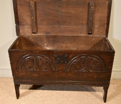 17TH CENTURY OAK SIX PLANK COFFER - ADDITIONAL PHOTO 2