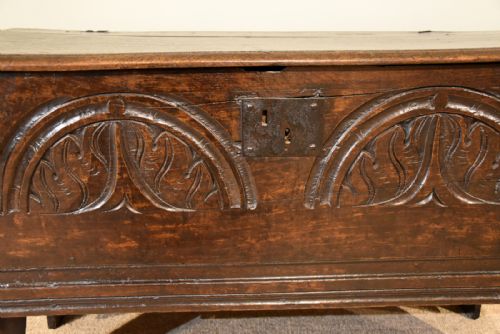 17TH CENTURY OAK SIX PLANK COFFER - ADDITIONAL PHOTO 5