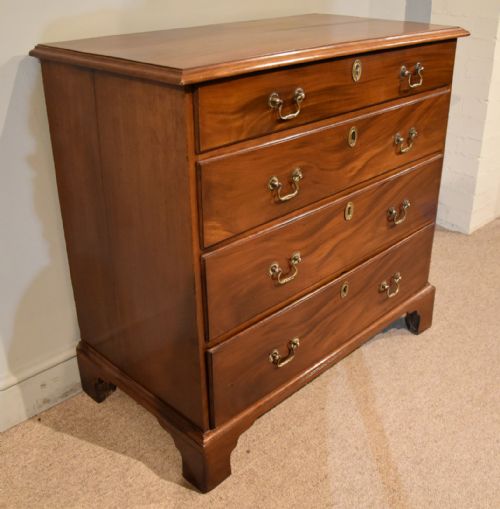 GEORGE III MAHOGANY CHEST OF DRAWERS - ADDITIONAL PHOTO 1