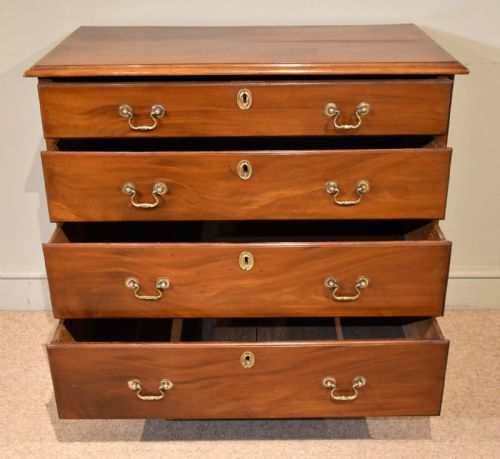 GEORGE III MAHOGANY CHEST OF DRAWERS - ADDITIONAL PHOTO 4