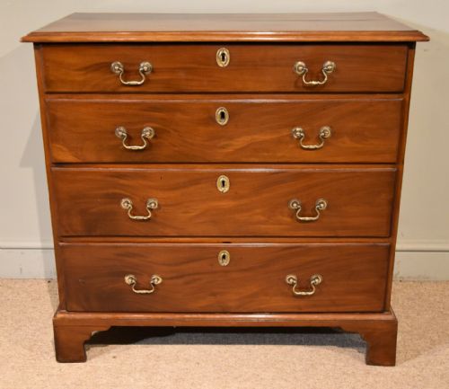 GEORGE III MAHOGANY CHEST OF DRAWERS - ADDITIONAL PHOTO 5