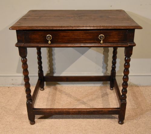 18th century oak side table - CATEGORY: ANTIQUE TABLES - DATED 18TH CENTURY