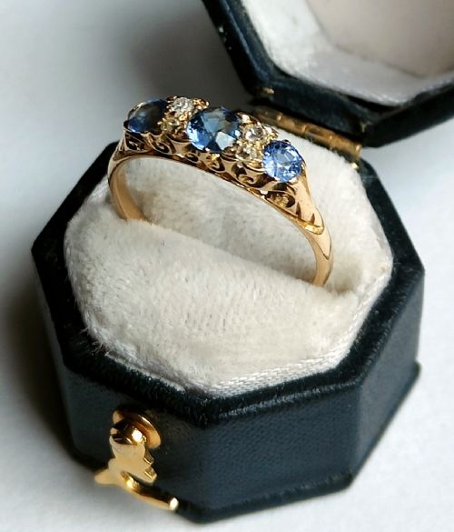 VICTORIAN 18CT SAPPHIRE AND DIAMOND HALF ETERNITY RING SIZE N - ADDITIONAL PHOTO 3