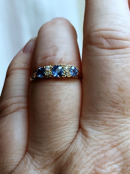 VICTORIAN 18CT SAPPHIRE AND DIAMOND HALF ETERNITY RING SIZE N - ADDITIONAL PHOTO 9