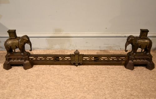 brass 19th century extendable fire fender - CATEGORY: ANTIQUE FIREPLACES - DATED 19TH CENTURY