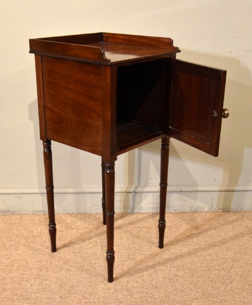 MAHOGANY REGENCY BEDSIDE POT CUPBOARD - ADDITIONAL PHOTO 3