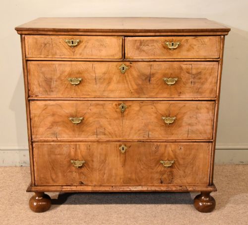 17th century veneered walnut chest of drawers - CATEGORY: ANTIQUE CHEST OF DRAWERS - DATED 17TH CENTURY