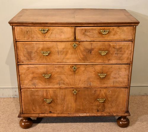 17TH CENTURY VENEERED WALNUT CHEST OF DRAWERS - ADDITIONAL PHOTO 1