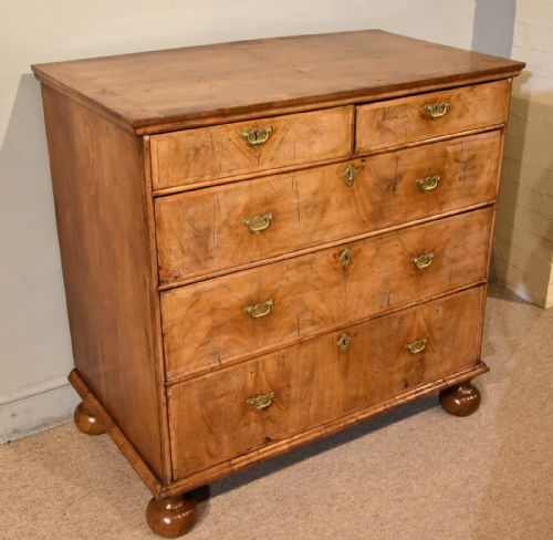 17TH CENTURY VENEERED WALNUT CHEST OF DRAWERS - ADDITIONAL PHOTO 2