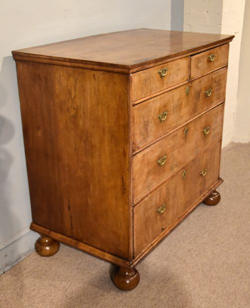 17TH CENTURY VENEERED WALNUT CHEST OF DRAWERS - ADDITIONAL PHOTO 4