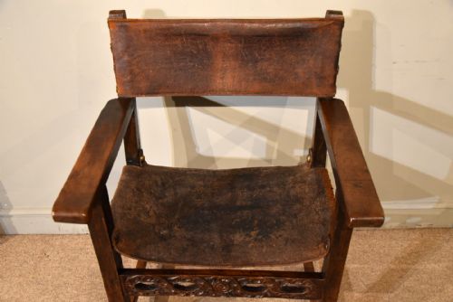 17TH CENTURY SPANISH WALNUT LEATHER ARMCHAIR - ADDITIONAL PHOTO 3
