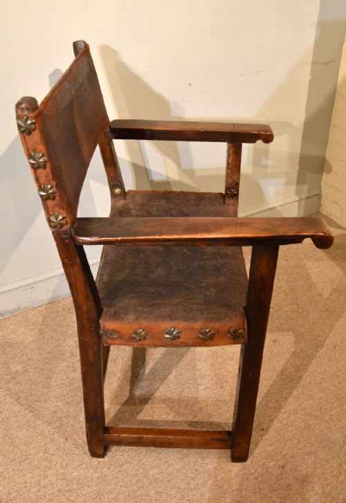 17TH CENTURY SPANISH WALNUT LEATHER ARMCHAIR - ADDITIONAL PHOTO 4
