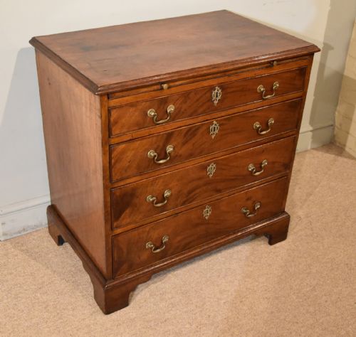 SMALL GEORGE III MAHOGANY CHEST OF DRAWERS - ADDITIONAL PHOTO 1