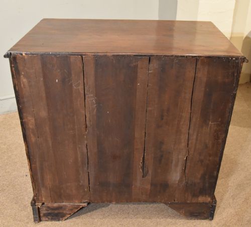 SMALL GEORGE III MAHOGANY CHEST OF DRAWERS - ADDITIONAL PHOTO 6