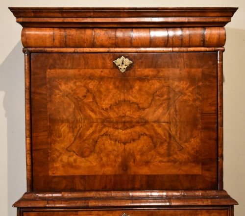 QUEEN ANNE WALNUT ESCRITOIRE ABATTANT - ADDITIONAL PHOTO 2