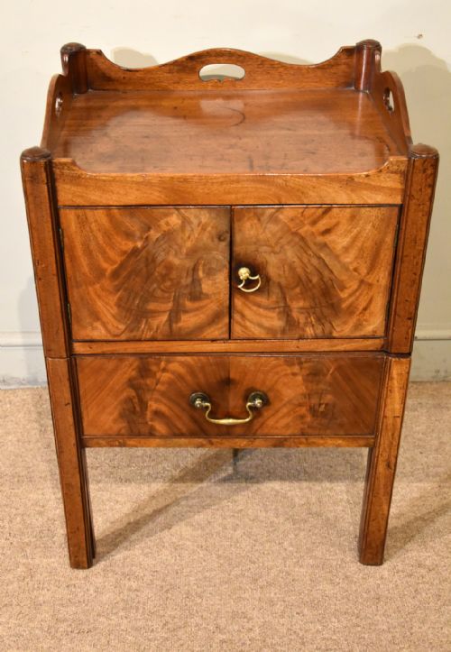 18TH CENTURY MAHOGANY BEDSIDE CUPBOARD COMMODE - ADDITIONAL PHOTO 1