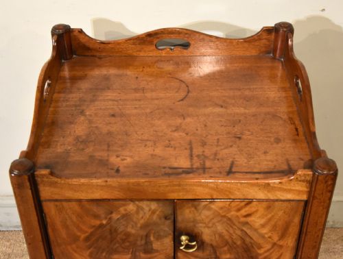 18TH CENTURY MAHOGANY BEDSIDE CUPBOARD COMMODE - ADDITIONAL PHOTO 2