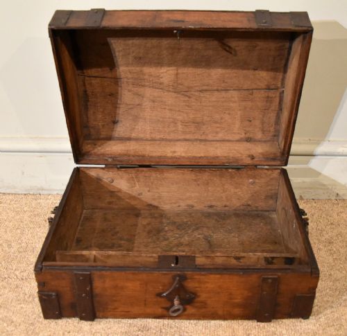 18TH CENTURY OAK AND IRON BOUND DEED STRONG BOX - ADDITIONAL PHOTO 1
