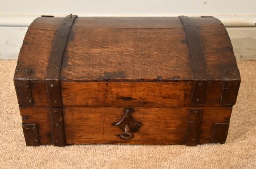 18TH CENTURY OAK AND IRON BOUND DEED STRONG BOX - ADDITIONAL PHOTO 6