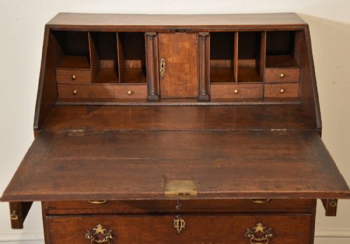 GEORGE III OAK BUREAU - ADDITIONAL PHOTO 1