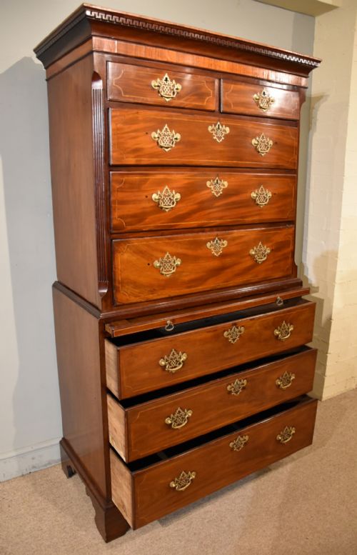 GEORGE III MAHOGANY CHEST ON CHEST WITH BRUSHING SLIDE - ADDITIONAL PHOTO 3