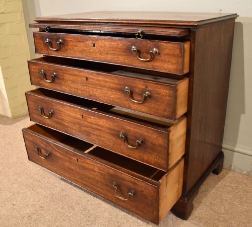 GEORGE III MAHOGANY CHEST OF DRAWERS - ADDITIONAL PHOTO 3