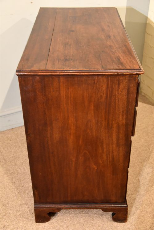 GEORGE III MAHOGANY CHEST OF DRAWERS - ADDITIONAL PHOTO 6