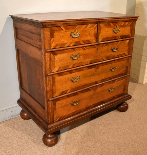 WILLIAM AND MARY PERIOD OAK CHEST OF DRAWERS - ADDITIONAL PHOTO 1
