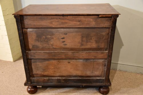WILLIAM AND MARY PERIOD OAK CHEST OF DRAWERS - ADDITIONAL PHOTO 4