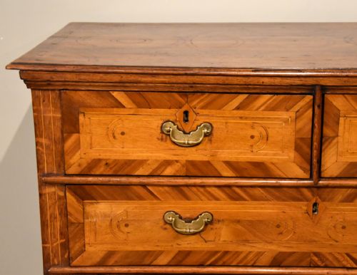 WILLIAM AND MARY PERIOD OAK CHEST OF DRAWERS - ADDITIONAL PHOTO 6