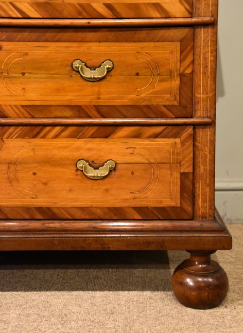 WILLIAM AND MARY PERIOD OAK CHEST OF DRAWERS - ADDITIONAL PHOTO 8