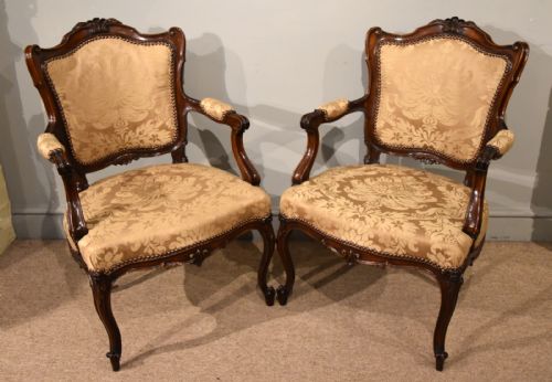 PAIR OF CARVED HEPPLEWHITE GEORGE III ARMCHAIRS - ADDITIONAL PHOTO 1