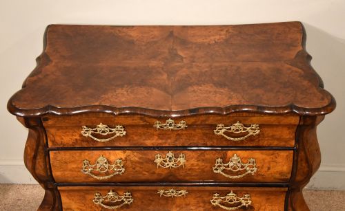 19TH CENTURY DUTCH BURR WALNUT CHEST OF DRAWERS - ADDITIONAL PHOTO 2