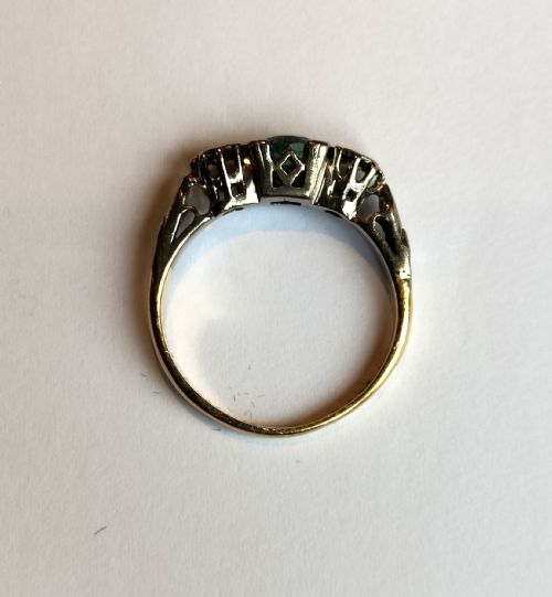 ART DECO 18CT GOLD EMERALD AND DIAMOND TRILOGY RING - ADDITIONAL PHOTO 6