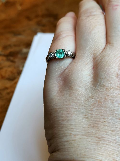 ART DECO 18CT GOLD EMERALD AND DIAMOND TRILOGY RING - ADDITIONAL PHOTO 9