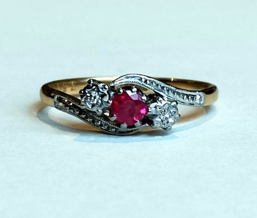 pretty art deco 18ct gold platinum ruby diamond ring - CATEGORY: ANTIQUE JEWELLERY - DATED 1920