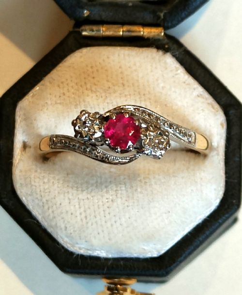 PRETTY ART DECO 18CT GOLD PLATINUM RUBY DIAMOND RING - ADDITIONAL PHOTO 1