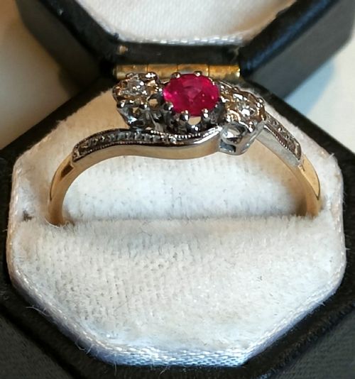 PRETTY ART DECO 18CT GOLD PLATINUM RUBY DIAMOND RING - ADDITIONAL PHOTO 3