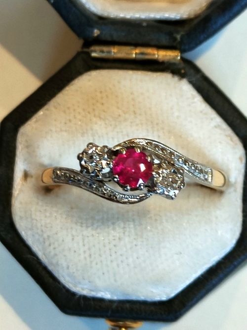 PRETTY ART DECO 18CT GOLD PLATINUM RUBY DIAMOND RING - ADDITIONAL PHOTO 4