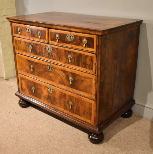 17TH CENTURY WALNUT CHEST OF DRAWERS - ADDITIONAL PHOTO 1